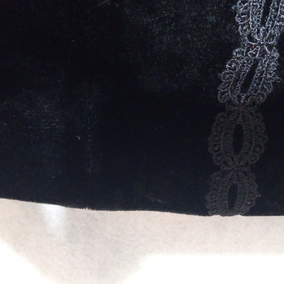 The Territory Ahead Elegant Top: L & Forwear N.Y. Black Skirt: XL, 2 pc Set - Picture 10 of 13